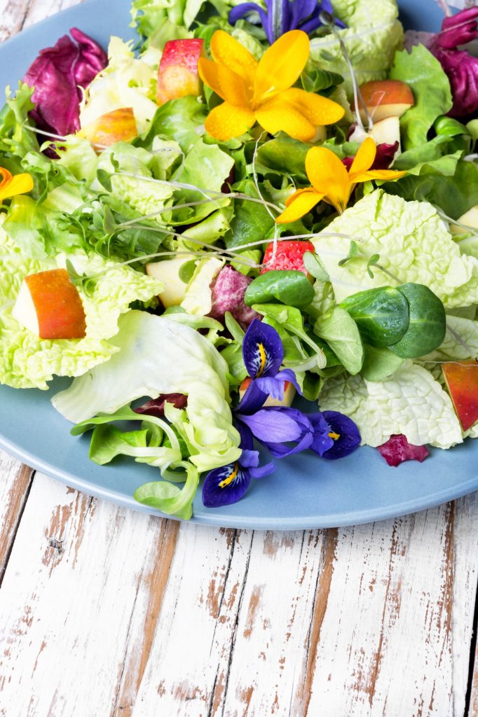 The Fascinating World of Edible Flowers: A Guide to Eating Flowers